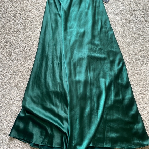 emerald green silk satin Lulu’s formal prom dress - Picture 10 of 11